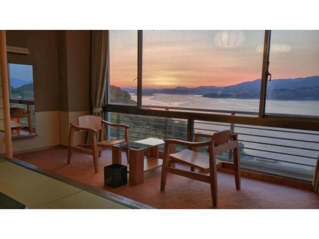 Hazu Room With View