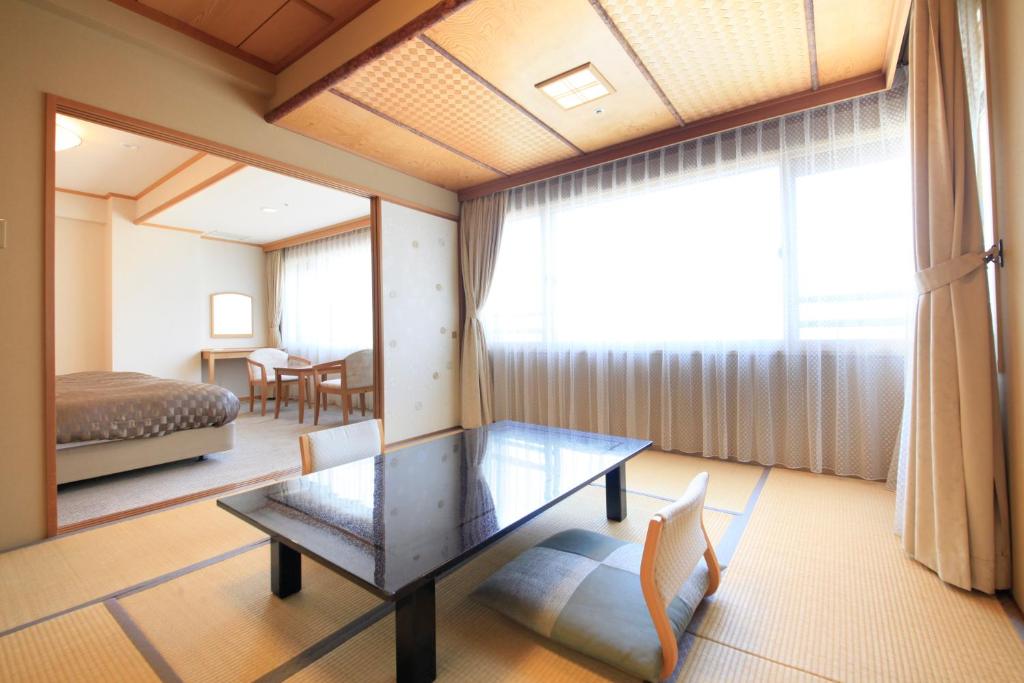 Heiseikan Shiosaitei Tatami Bedroom