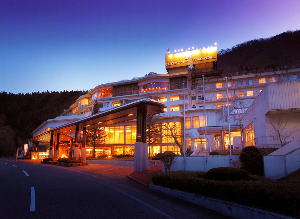 Higashiyama Grand Hotel Exterior Night