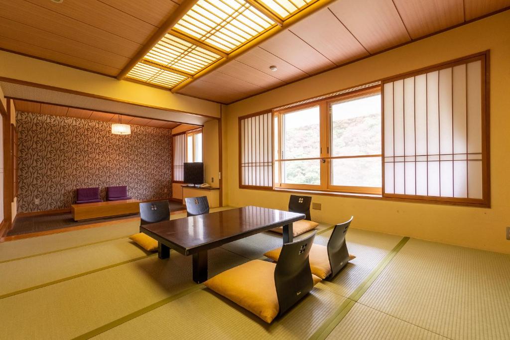 Higashiyama Grand Hotel Tatami Room