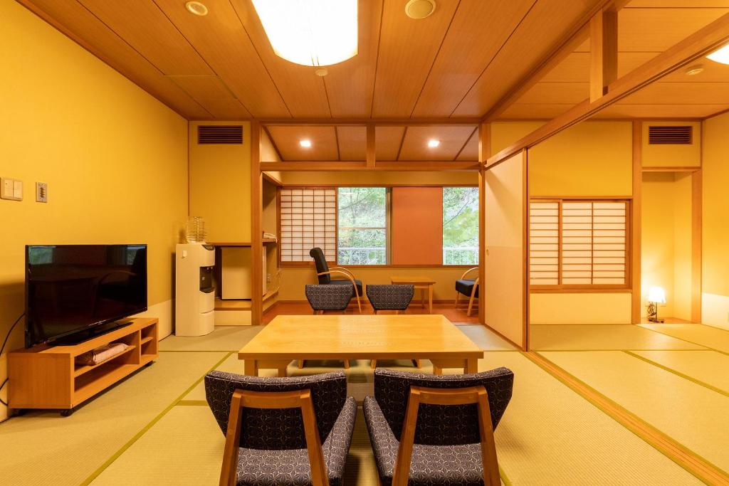 Higashiyama Grand Hotel Tatami Room