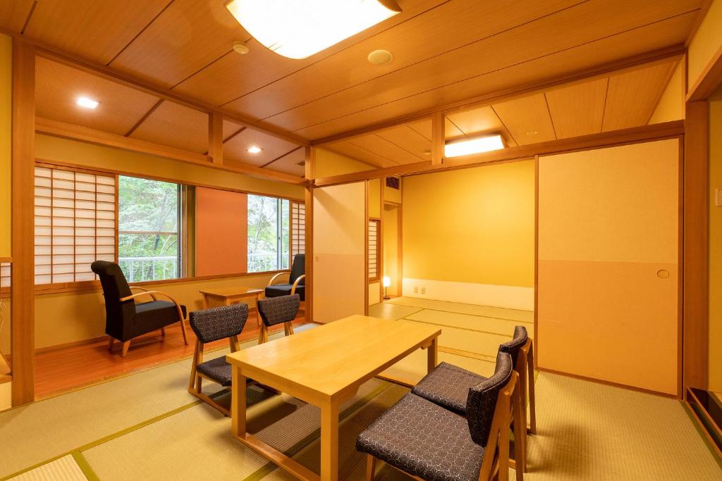Higashiyama Grand Hotel Tatami Room Interior