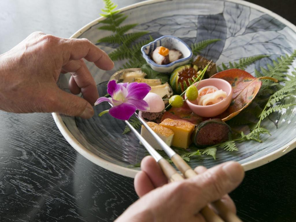 Hiranoya Japanese Kaiaseki Dish