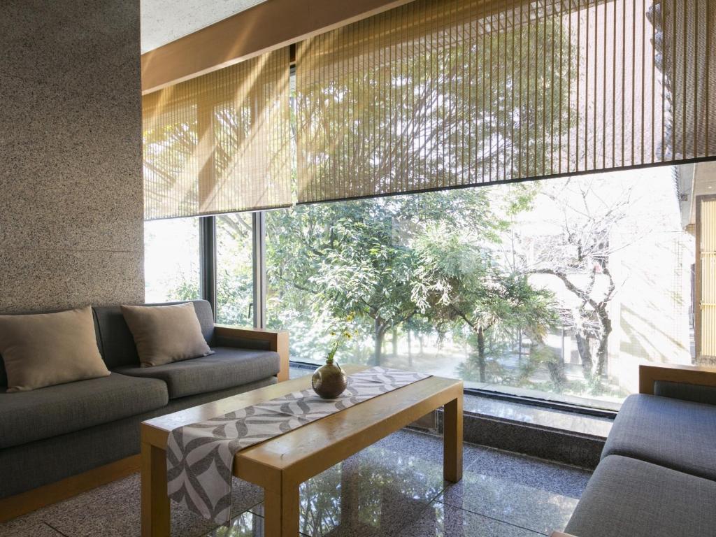 Hiranoya Lounge Window View