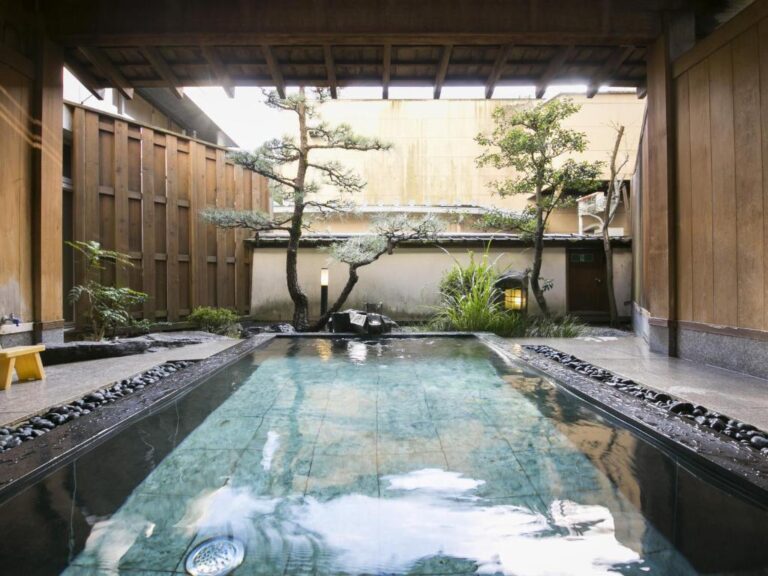 Hiranoya Outdoor Onsen