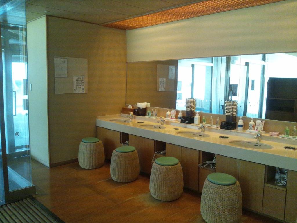 Hirugami Grand Hotel Tenshin Bathroom Vanity Area