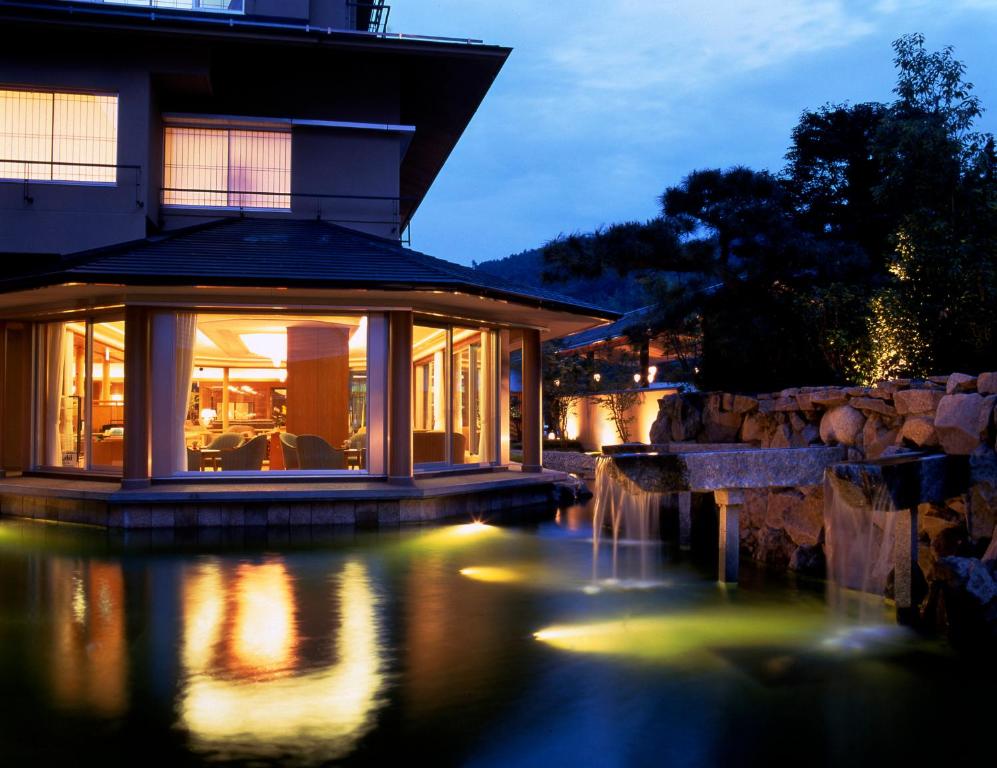 Hirugami Grand Hotel Tenshin Exterior Night