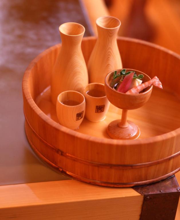 Hitomaru Kadan Wooden Sake Set