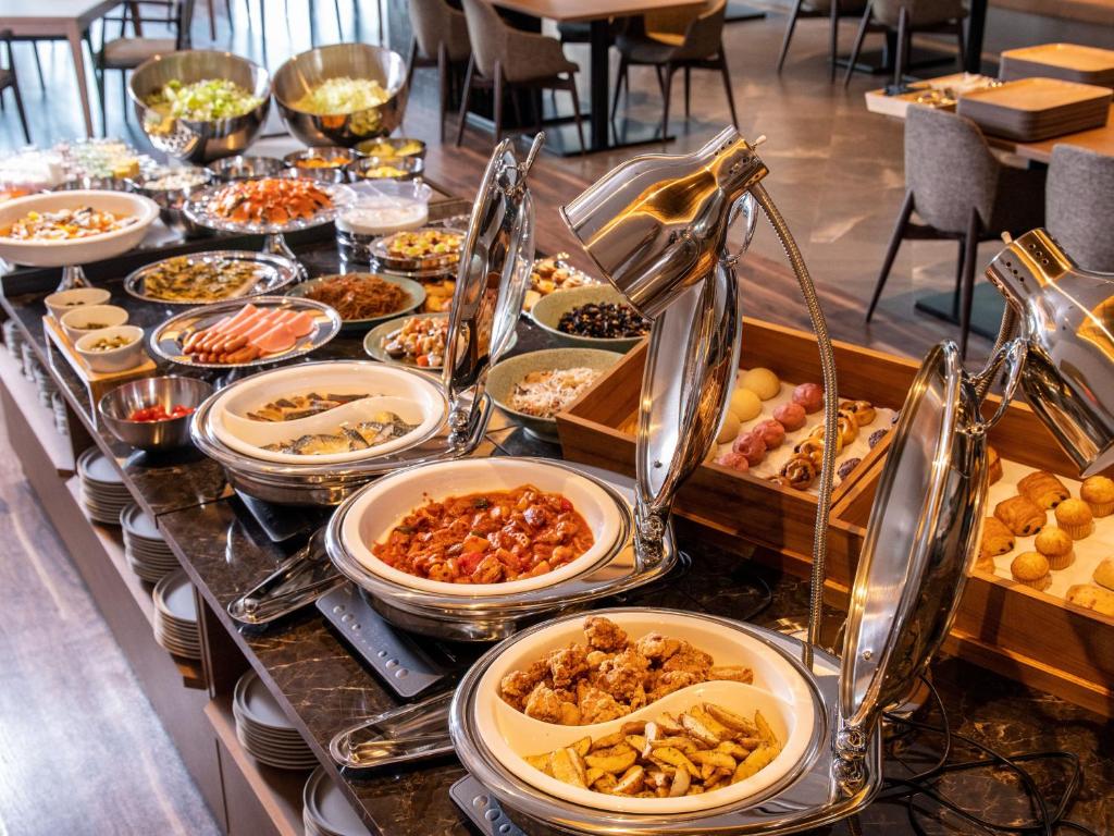 Hitoyoshi Onsen Nabeya Buffet Breakfast