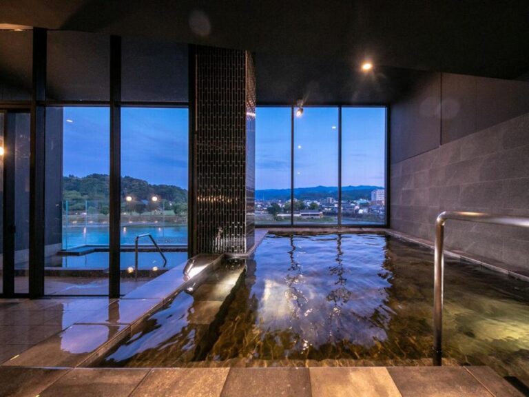 Hitoyoshi Onsen Nabeya Indoor Bath