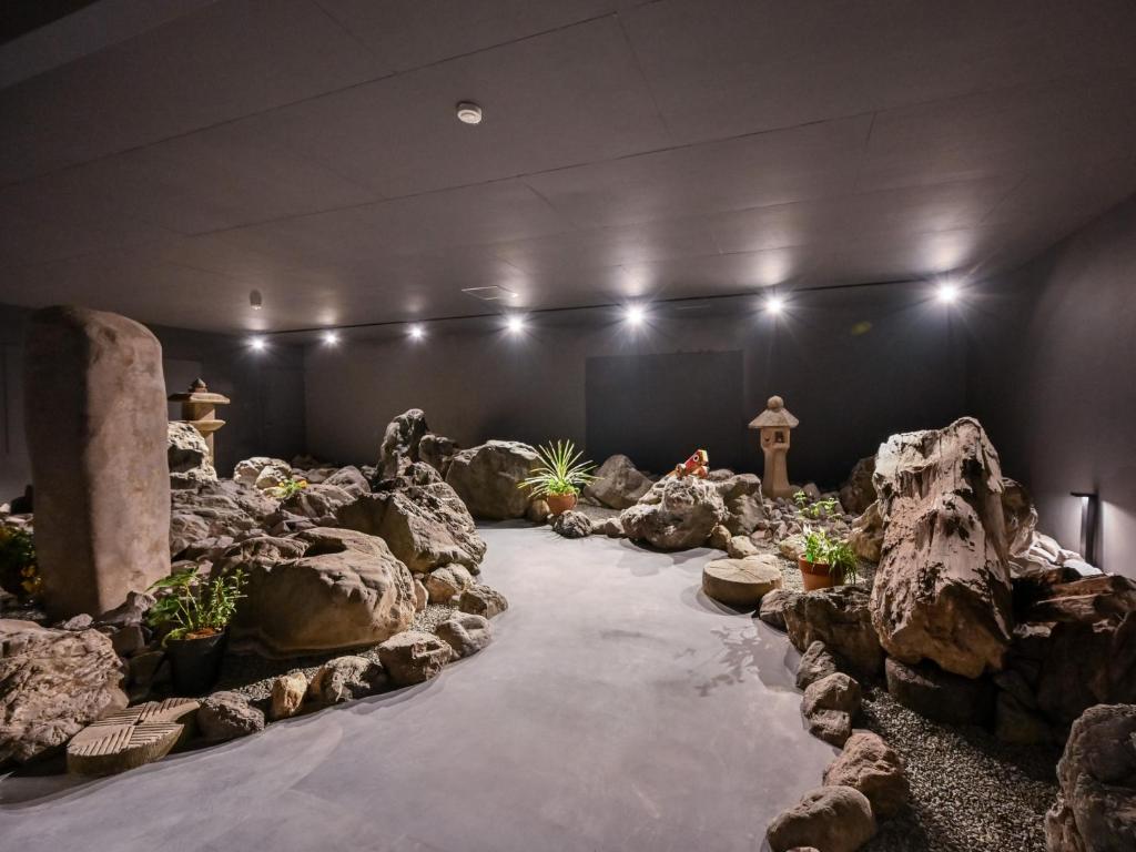 Hitoyoshi Onsen Nabeya Japanese Rock Garden