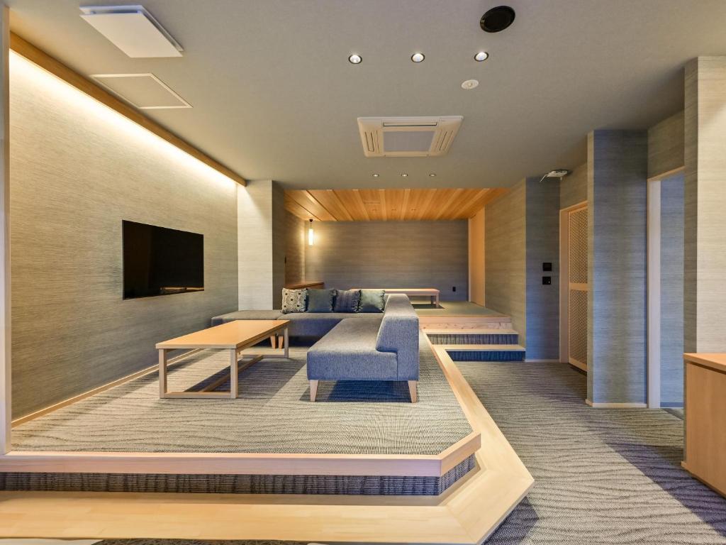 Hitoyoshi Onsen Nabeya Modern Lounge