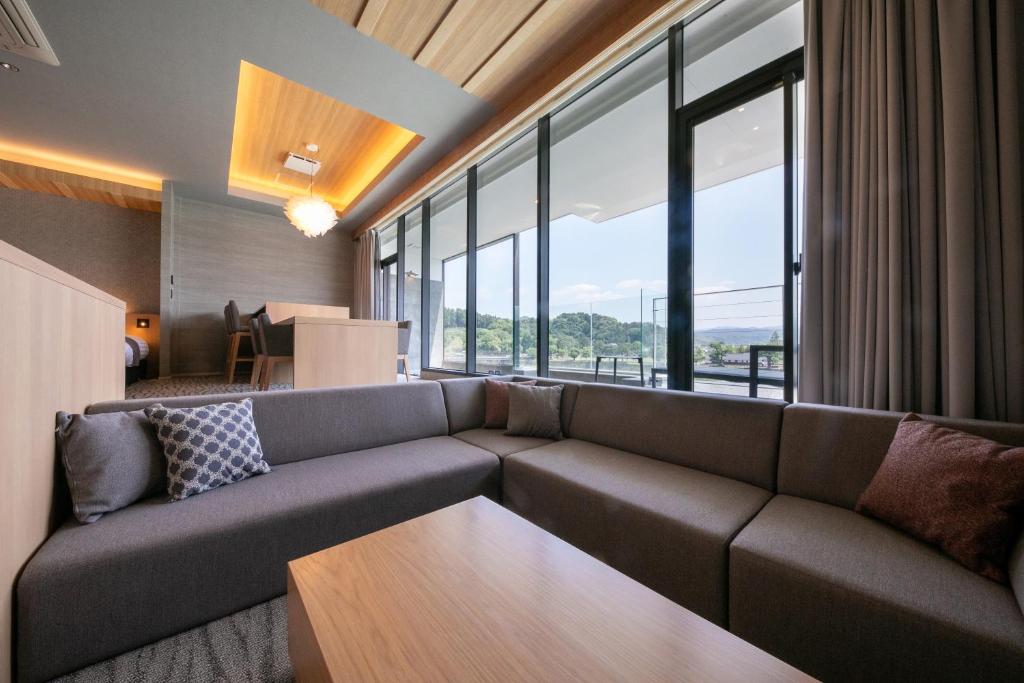 Hitoyoshi Onsen Nabeya Modern Lounge