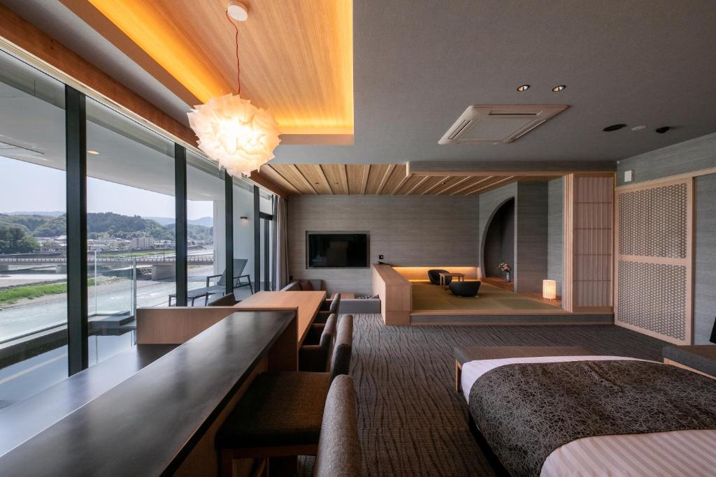 Hitoyoshi Onsen Nabeya Modern Room View