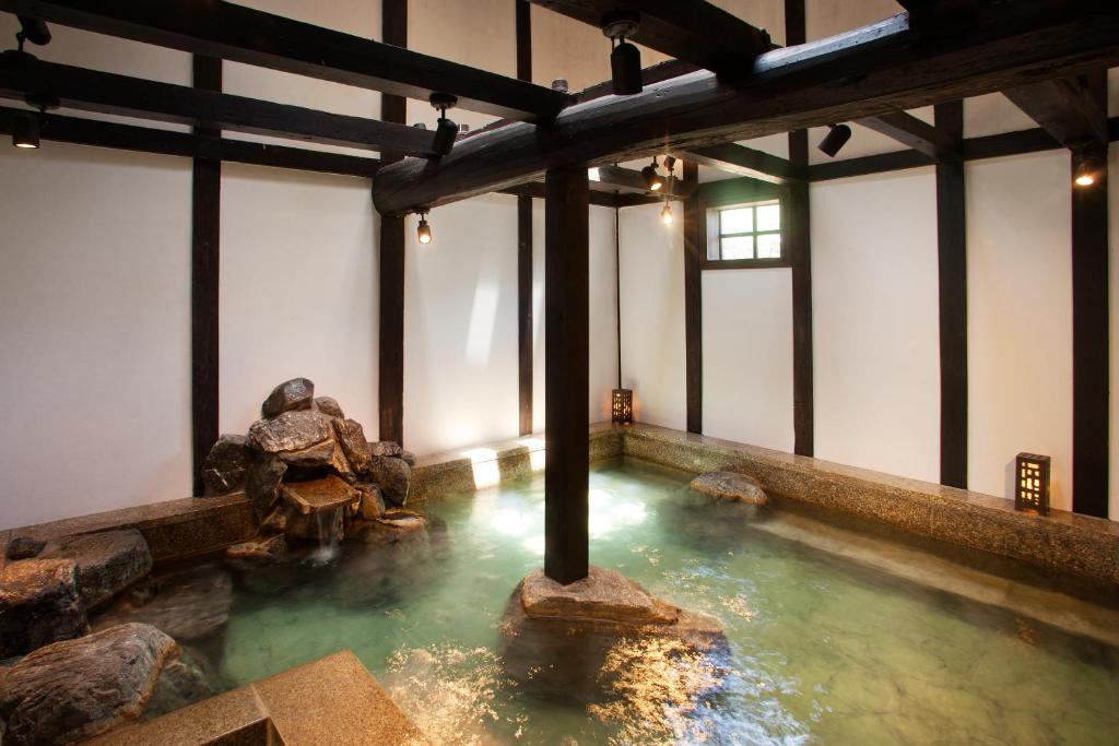 Honjin Hiranoya Bekkan Ryokan Indoor Onsen Pool