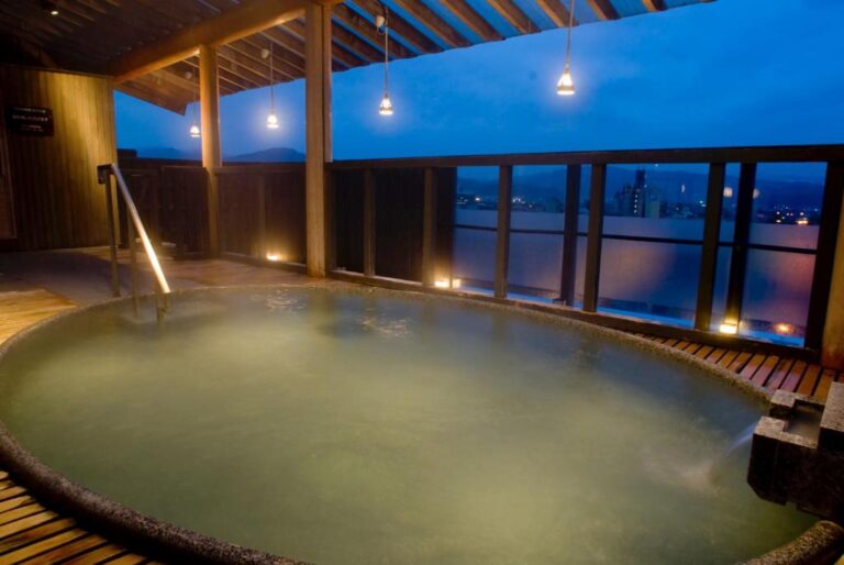 Honjin Hiranoya Bekkan Ryokan Rooftop Onsen