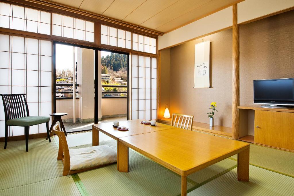 Honjin Hiranoya Bekkan Ryokan Tatami Room Balcony View