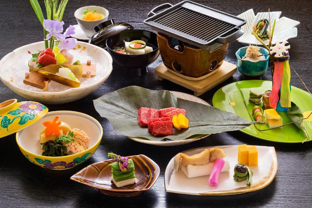 Honjin Hiranoya Kachoan Kaiseki Dishes