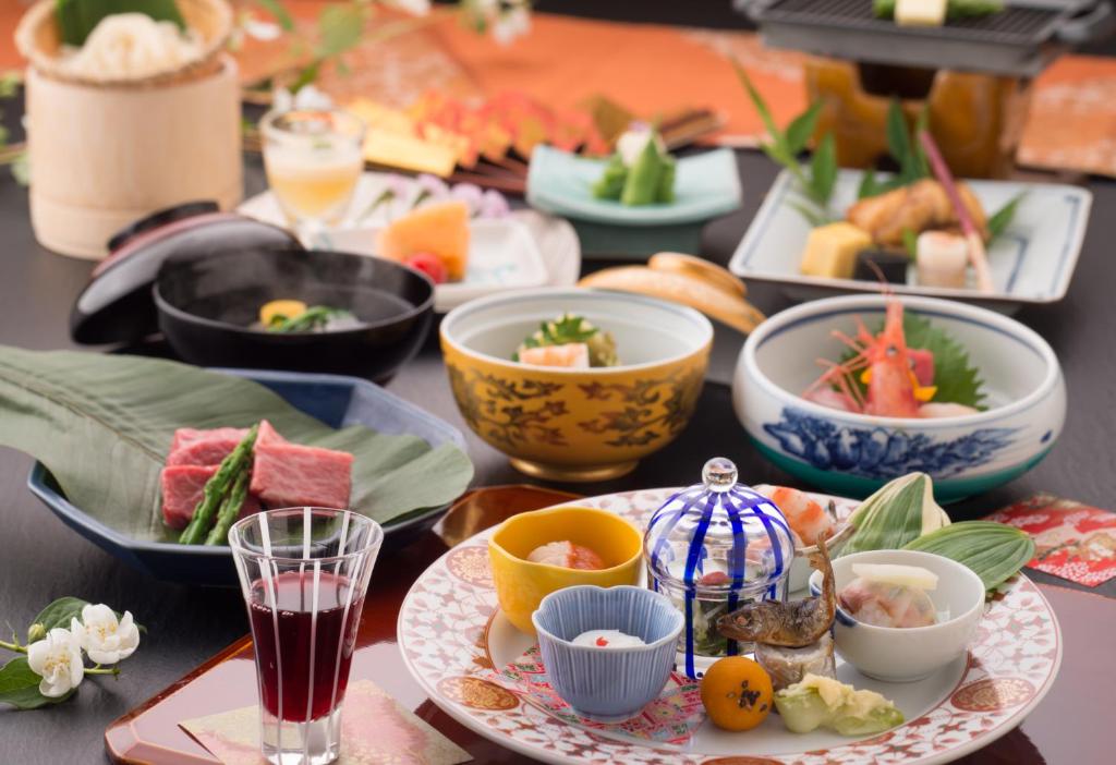 Honjin Hiranoya Kachoan Kaiseki Meal