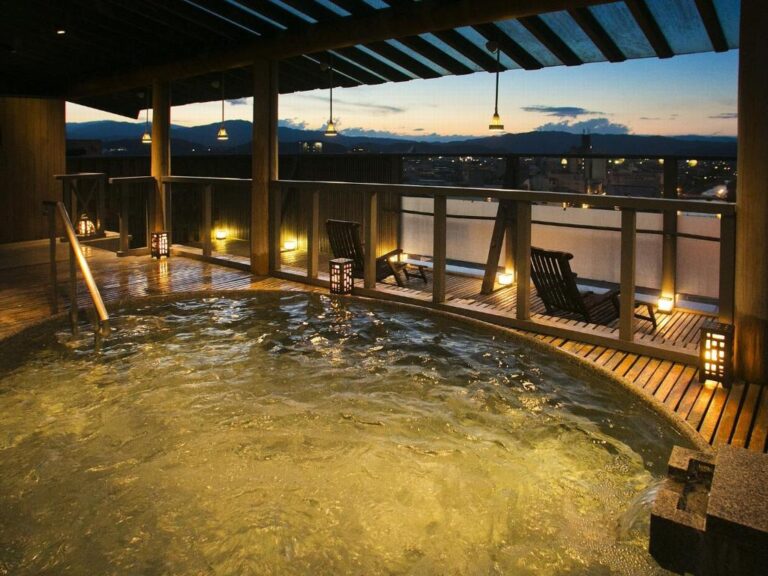 Honjin Hiranoya Kachoan Onsen Bath