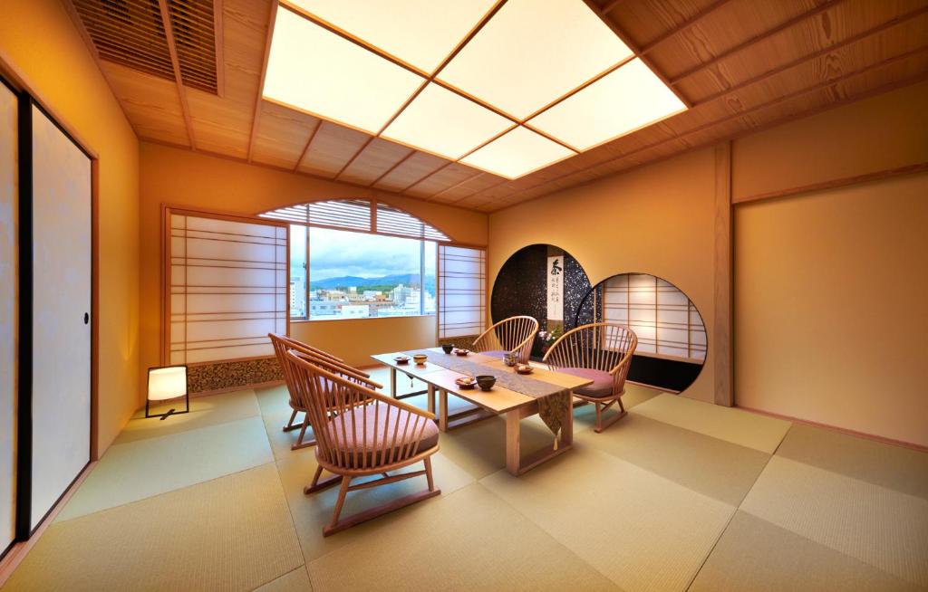 Honjin Hiranoya Kachoan Tatami Room Seating