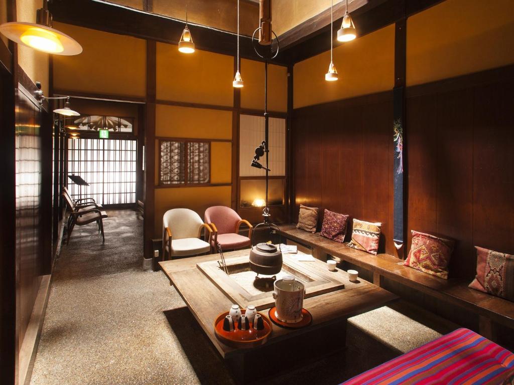 Honjin Hiranoya Kachoan Traditional Seating Area