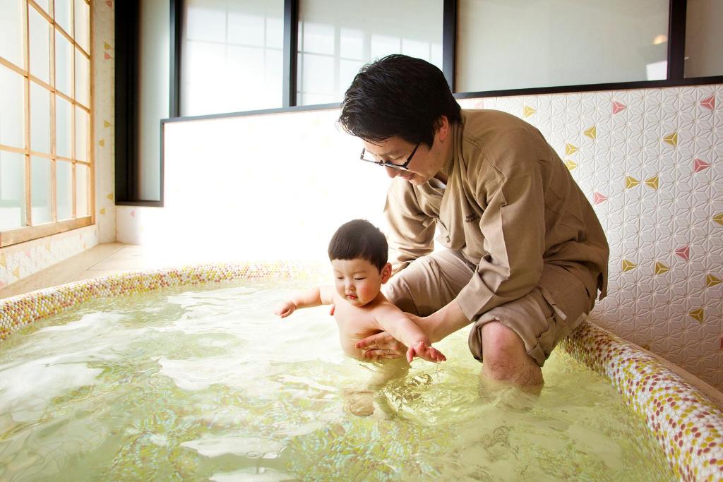 Honjinhiranoyakachoan Onsen Father And Baby
