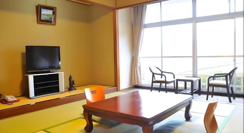 Hotel Akane Tatami Room Tv Window