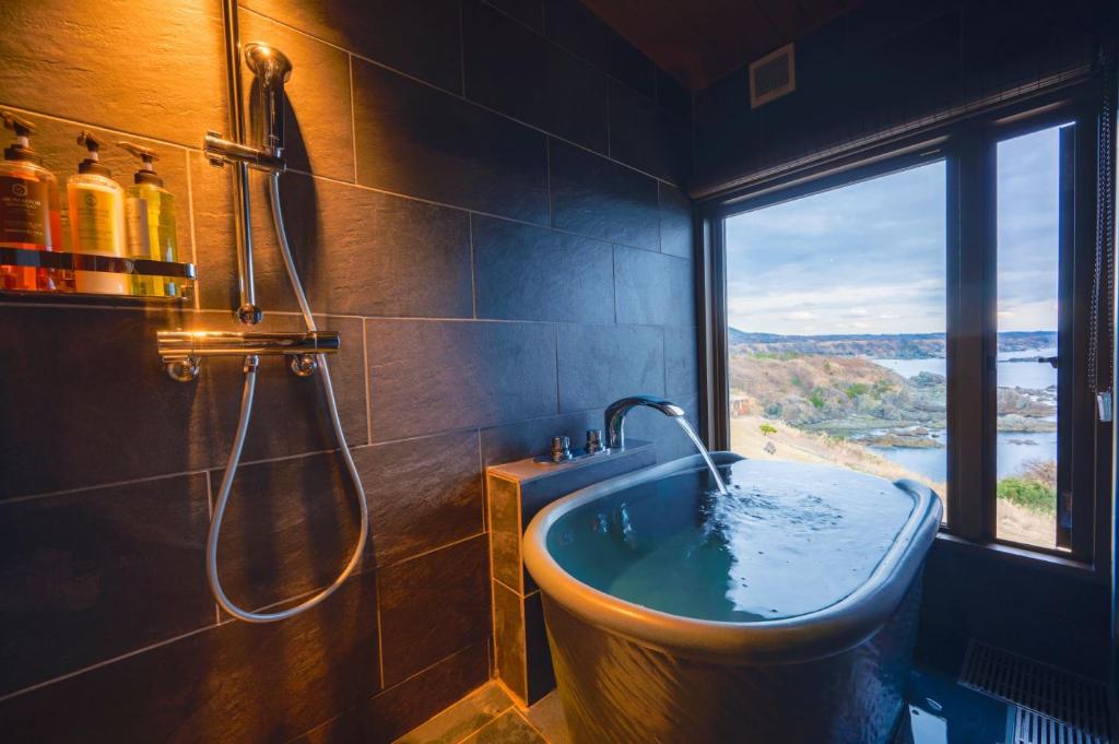 Hotel Azuma Bathroom Ocean View