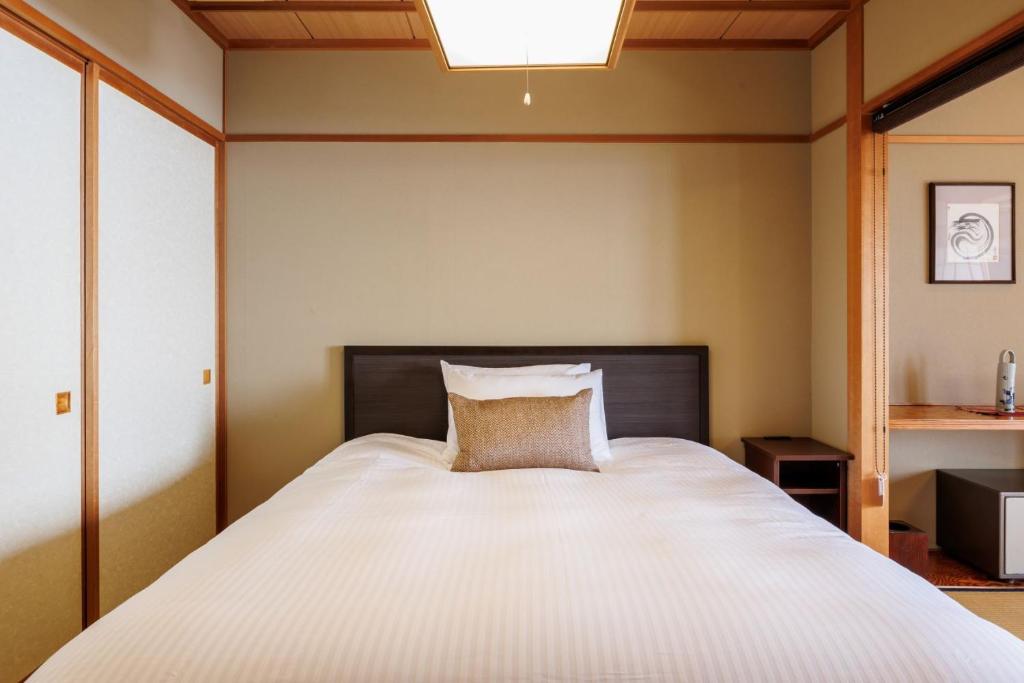 Hotel Azuma Bed Room