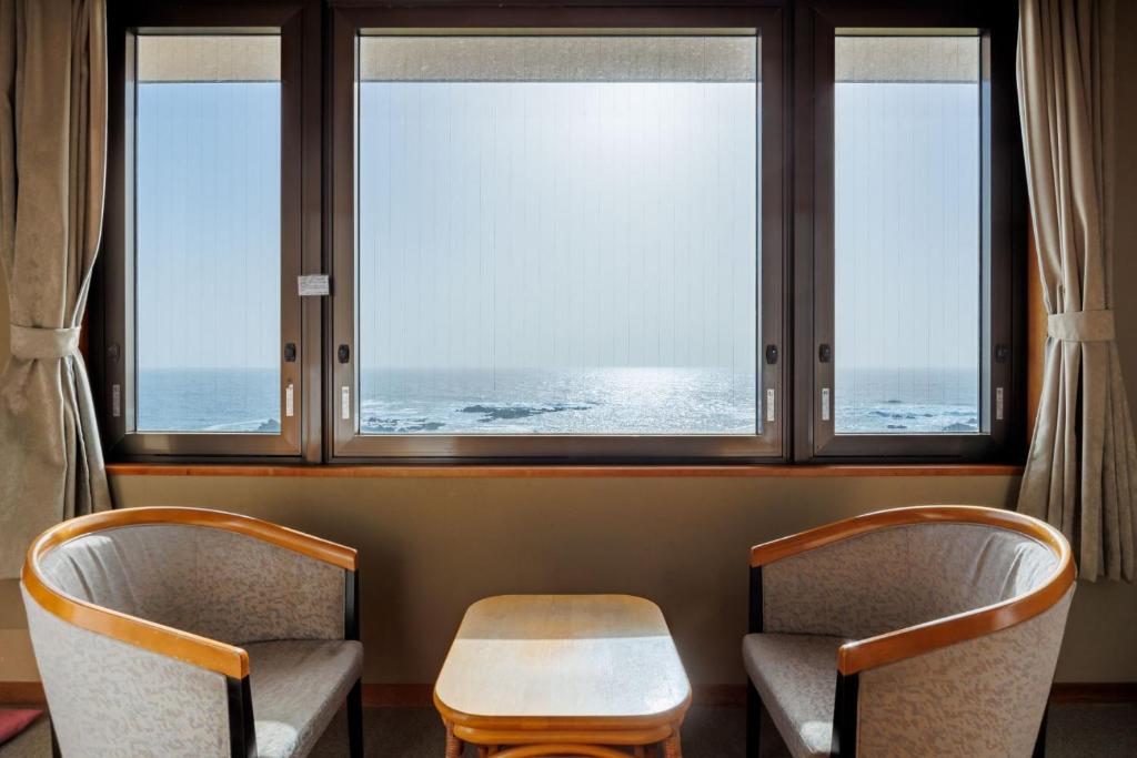 Hotel Azuma Ocean View Seating