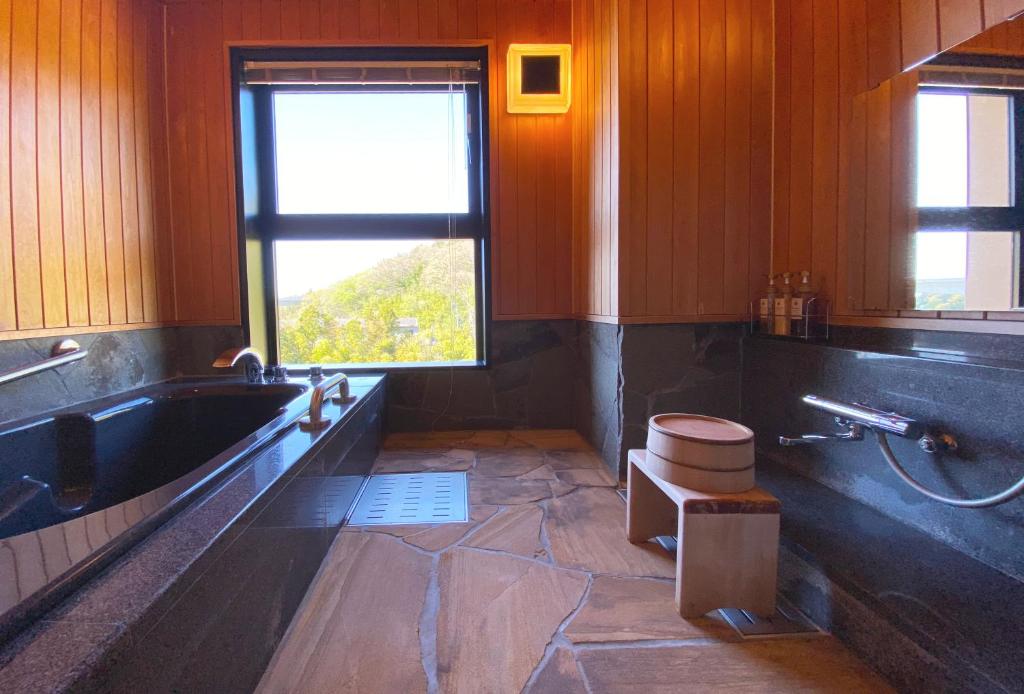 Hotel Gyokusen Onsen Bathroom