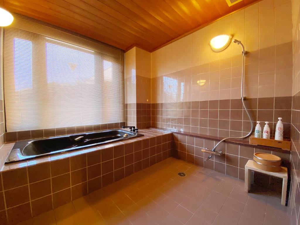 Hotel Gyokusen Onsen Bathroom