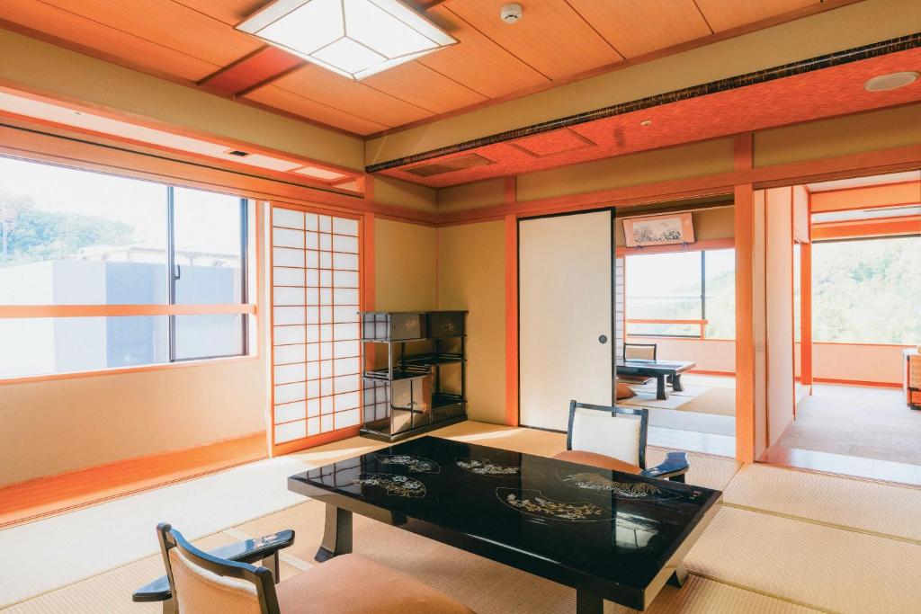 Hotel Gyokusen Tatami Room Interior