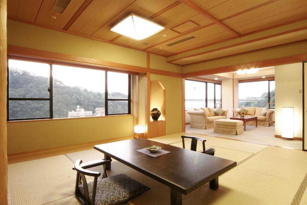 Hotel Gyokusen Tatami Room Tea Table