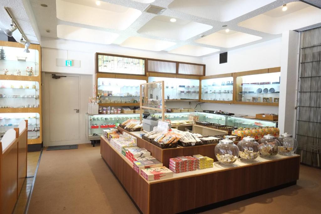 Hotel Harumoto Gift Shop