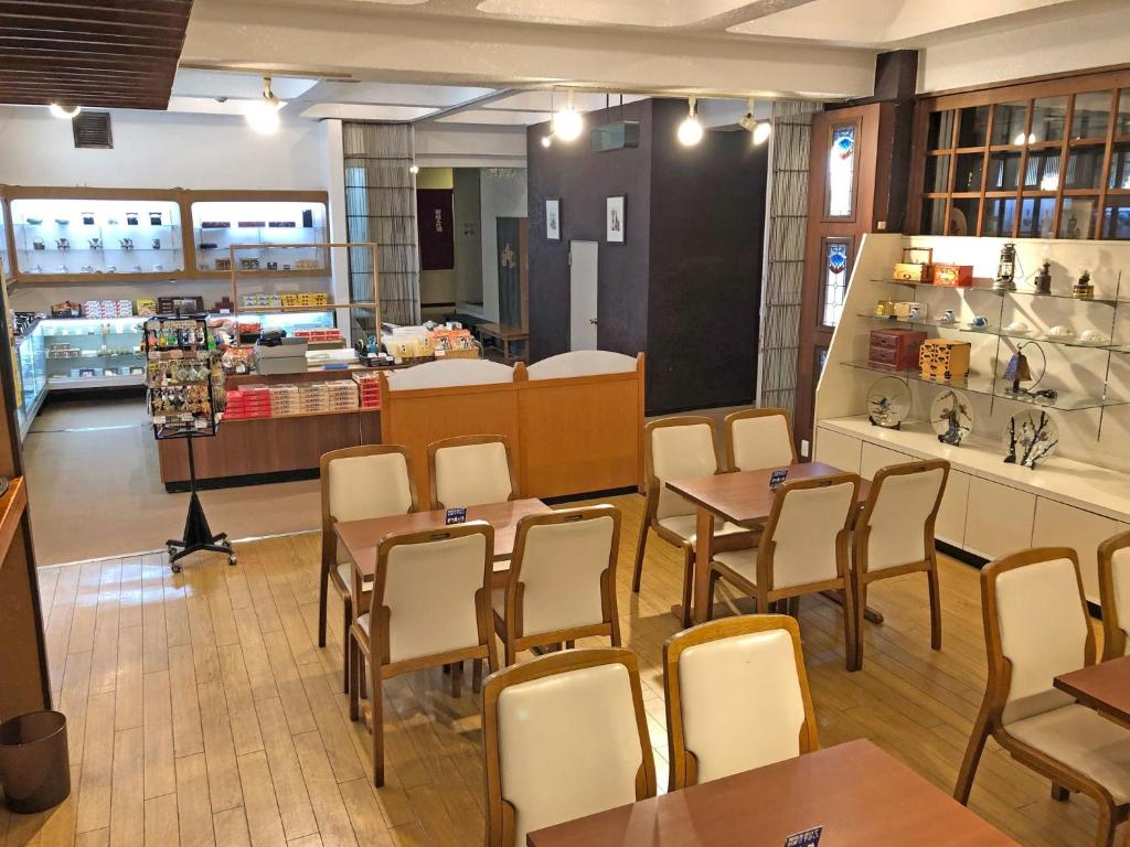 Hotel Harumoto Gift Shop And Seating Area