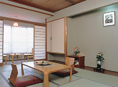 Hotel Harumoto Traditional Tatami Room