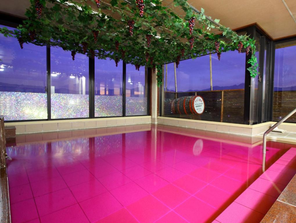 Hotel Hatta Indoor Pink Bath