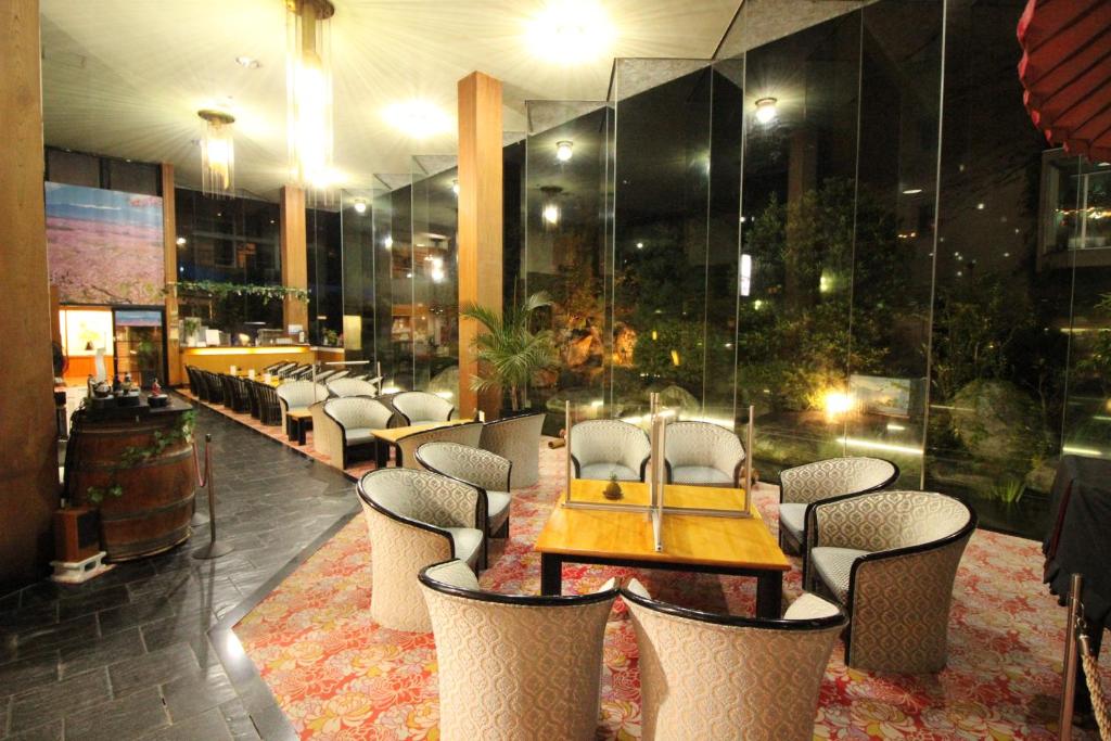 Hotel Hatta Lobby Seating Area