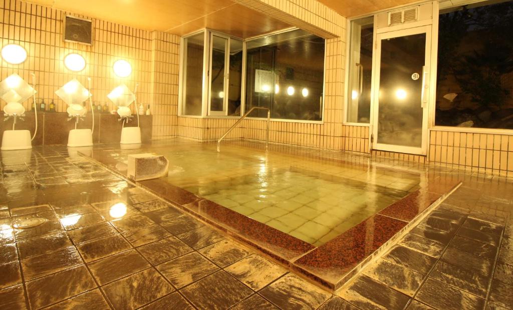 Hotel Hatta Onsen Bathroom