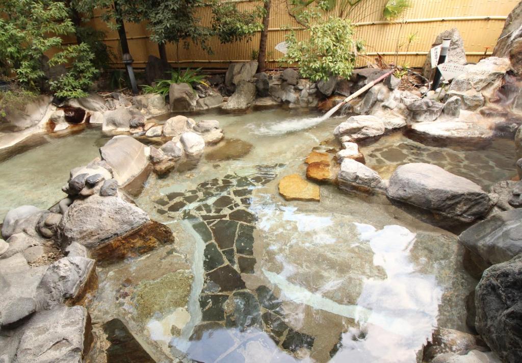 Hotel Hatta Onsen Rock Garden