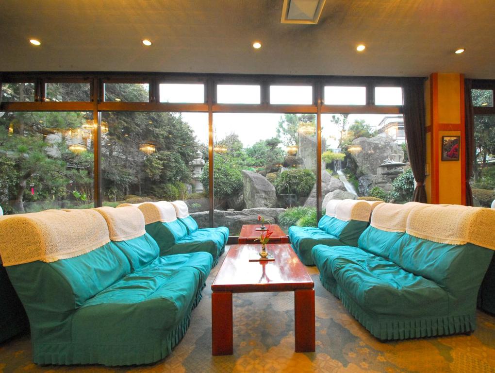 Hotel Heian Lounge Garden View