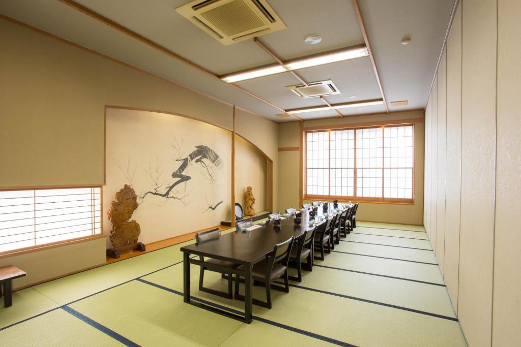 Hotel Heian Tatami Meeting Room