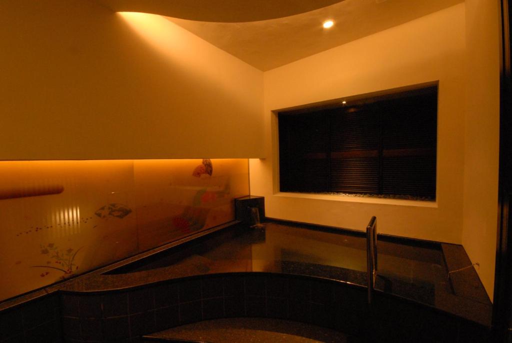 Hotel Isago Kobe Onsen Bathroom