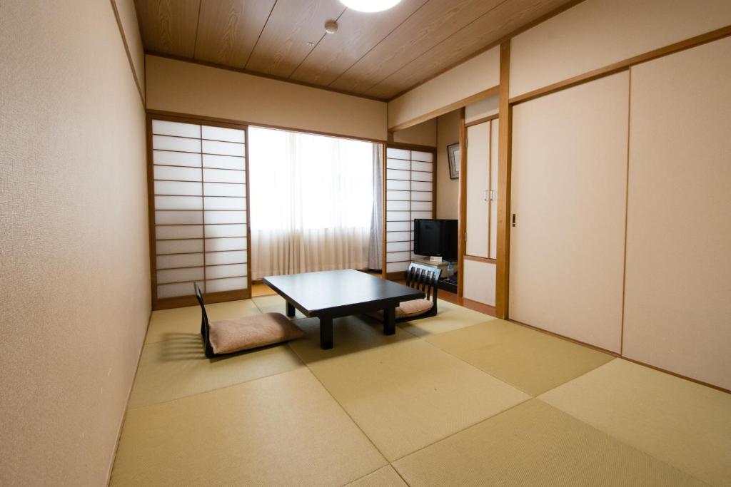 Hotel Isago Kobe Tatami Room Low Table