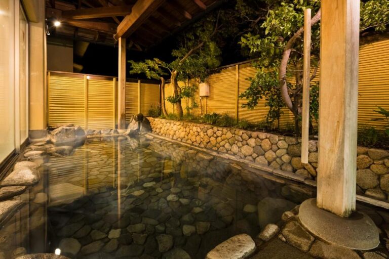 Hotel Kajikaso Outdoor Onsen