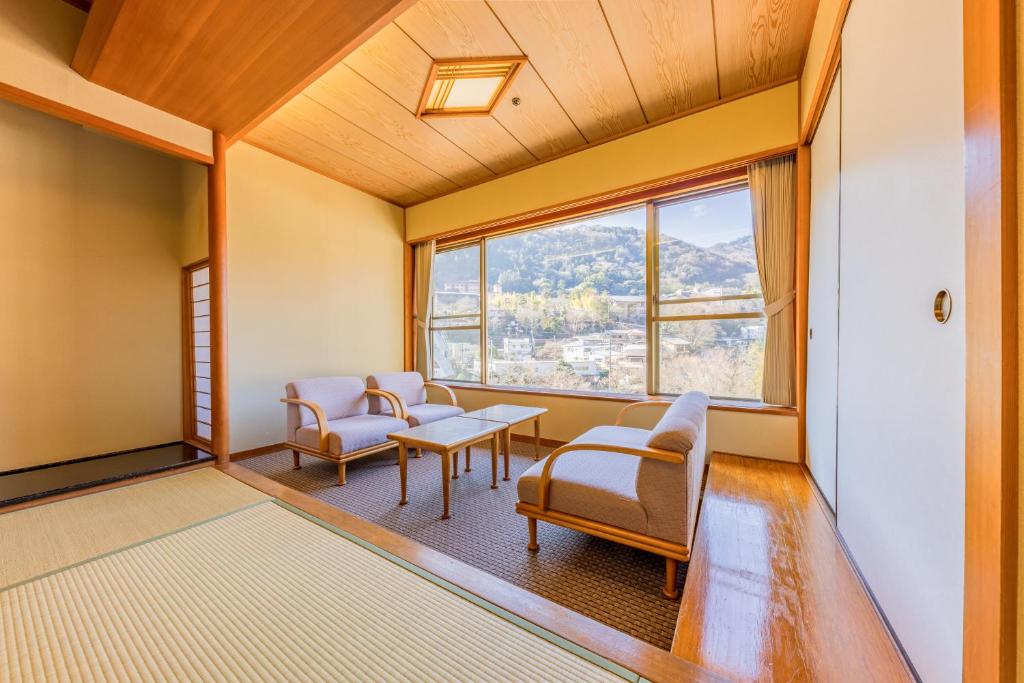 Hotel Kajikaso Tatami Seating Area