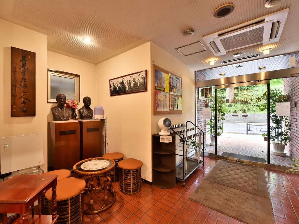 Hotel Kangetsuso Lobby Entrance