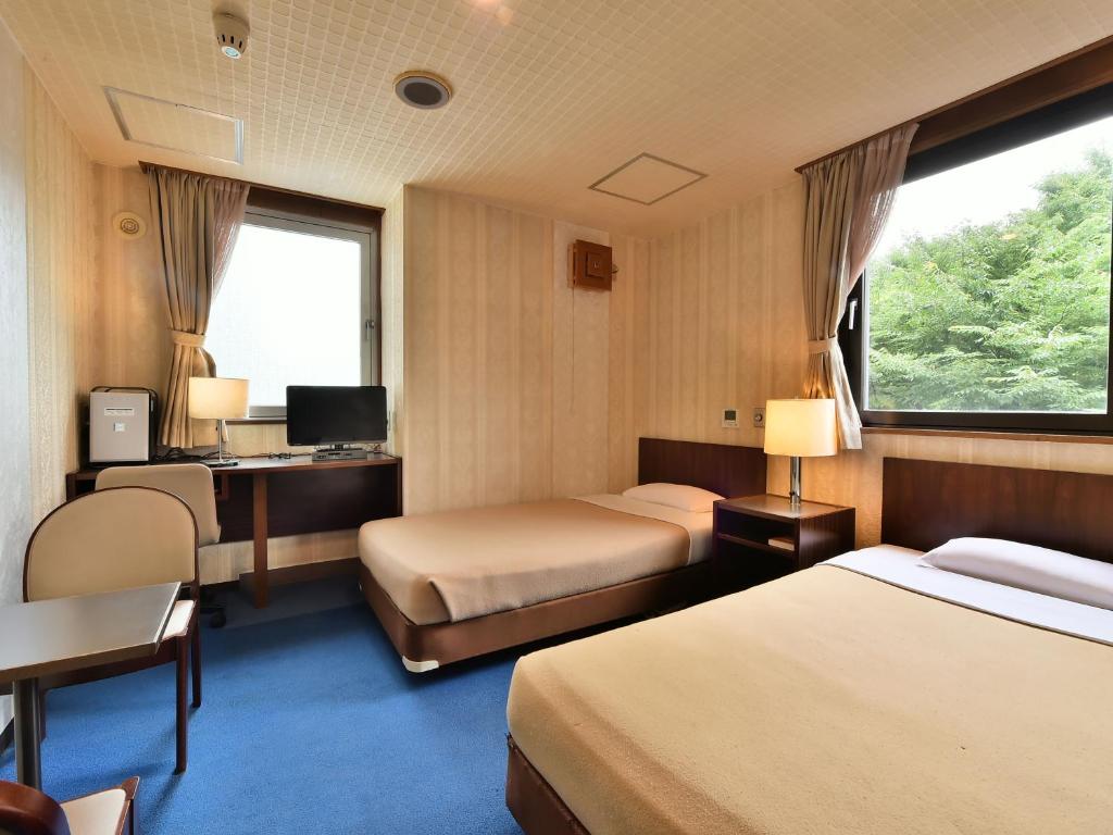 Hotel Kangetsuso Twin Room View